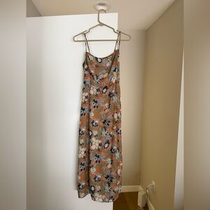 Maxi dress with slit